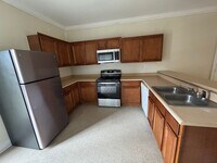 Building Photo - 3 Bedroom / 2 Bath for Lease in Denham Spr...