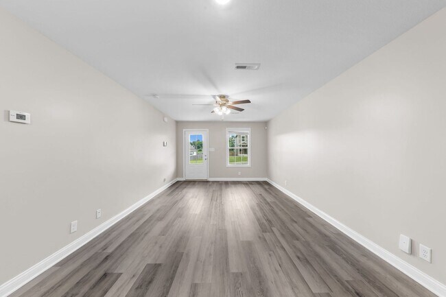 Building Photo - Move-In Special Available! Beautiful Home! Coming Soon!