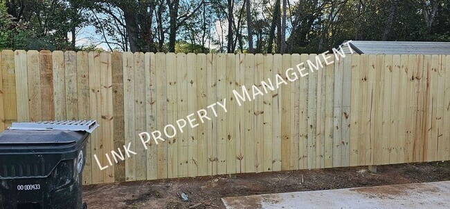 Building Photo - 123 Sequoia Dr