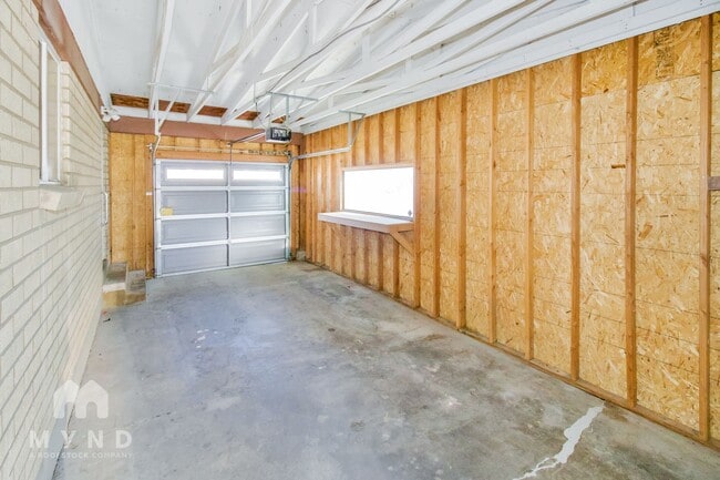 Building Photo - 381 Marquette Dr