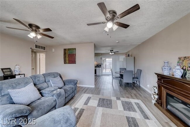 Building Photo - 861 E Hacienda Ave