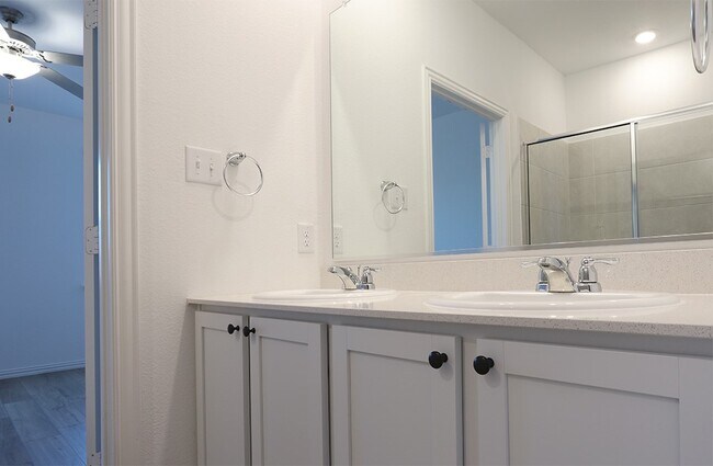 Building Photo - 215 Olmstead Dr