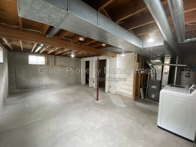 Building Photo - 10870 Stuart Cir
