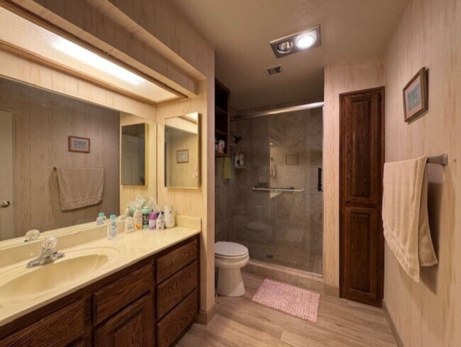 Building Photo - 1BR 1BA Winter Vacation Rental with River Views-RIVERVIEW BLUFFS