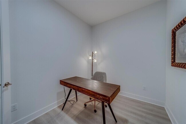 Building Photo - 400 150th Ave