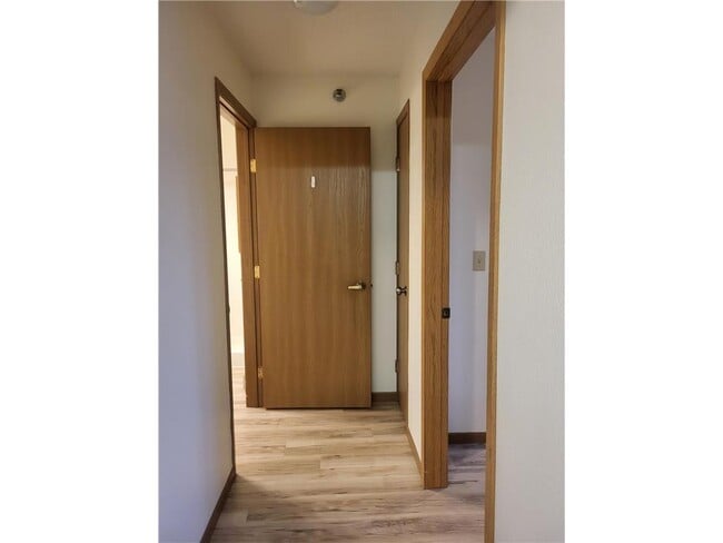 Building Photo - 609 Main St S