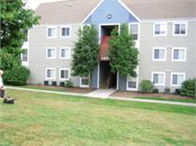 Primary Photo - Spacious 4bd/2ba Apartment at Hunters Ridg...