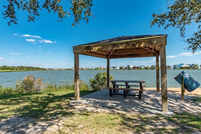 Building Photo - 4813 Cedar St