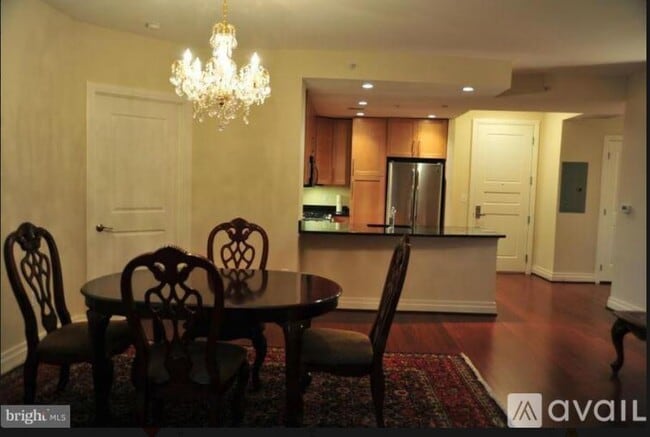 Building Photo - 8220 Crestwood Heights Dr