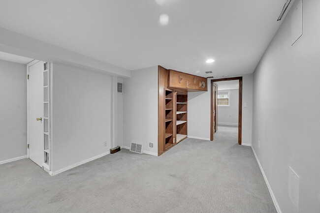 Building Photo - $2,695 - 3 Bed, 1 Bath Updated Home in Den...