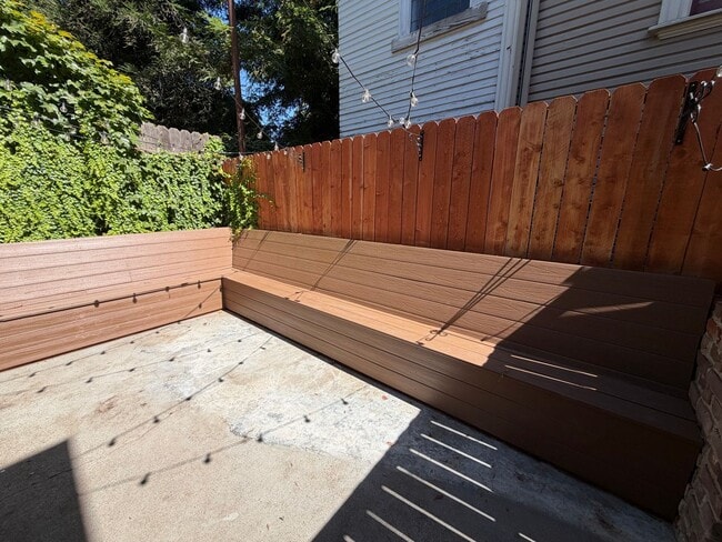 Building Photo - Tastefully remodeled Midtown Sacramento Apartment with Private Backyard Patio!