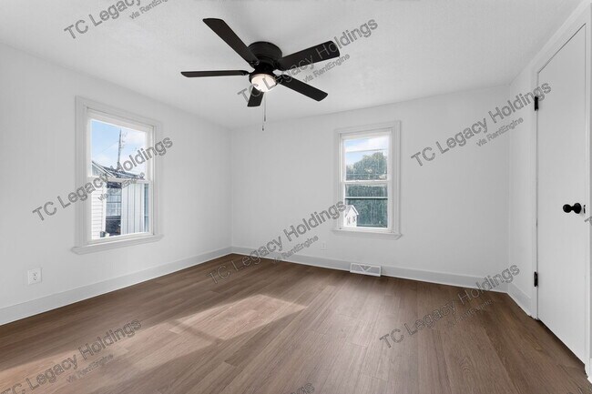 Building Photo - 649 Maple St