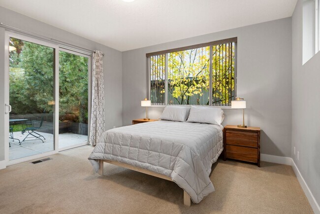 Building Photo - For Rent: Furnished Executive Home in Bend, OR – Prime Location!