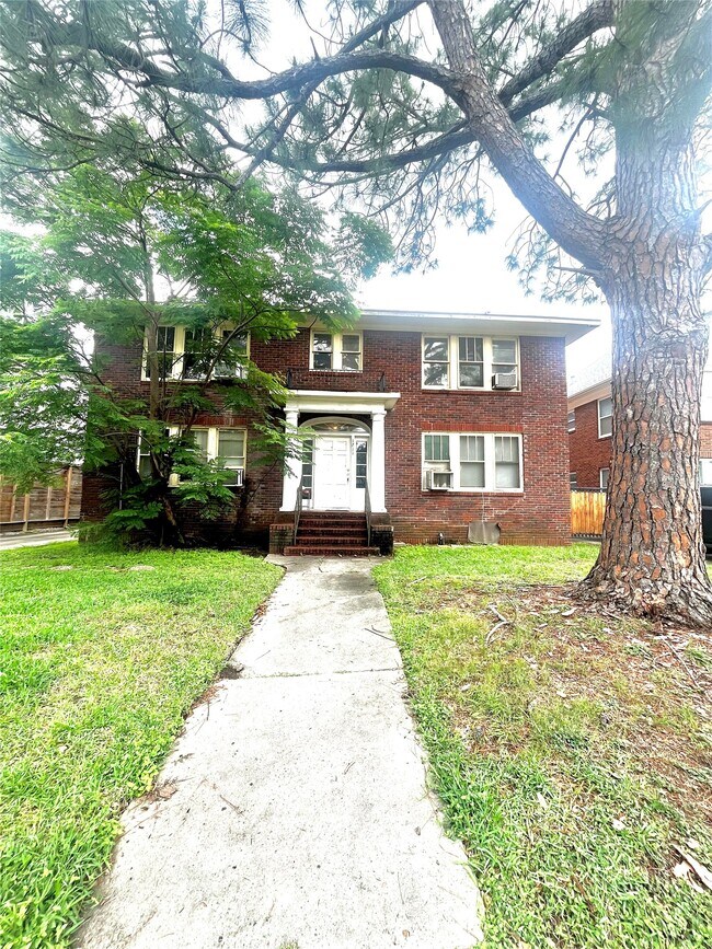 Building Photo - 1711 W Main St