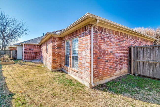 Building Photo - 8690-8690 Holly St