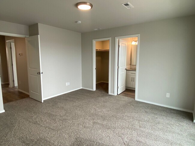 Building Photo - Apple Casitas Condominiums