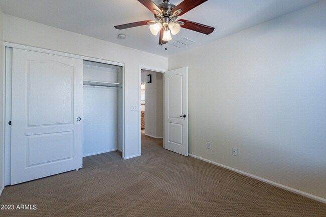 Building Photo - 2943 E Quiet Hollow Ln