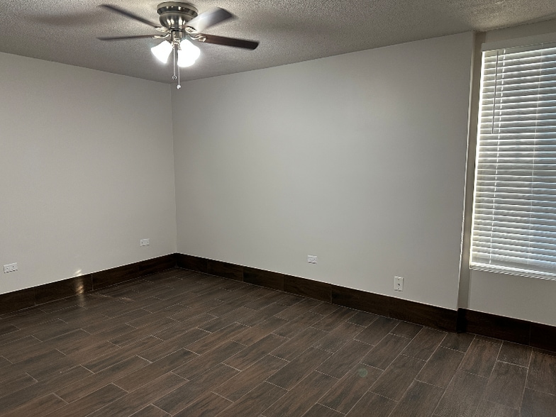 Building Photo - 1386 Court Ave