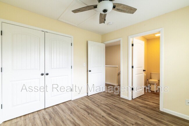 Building Photo - 910 Warrior Hill Dr