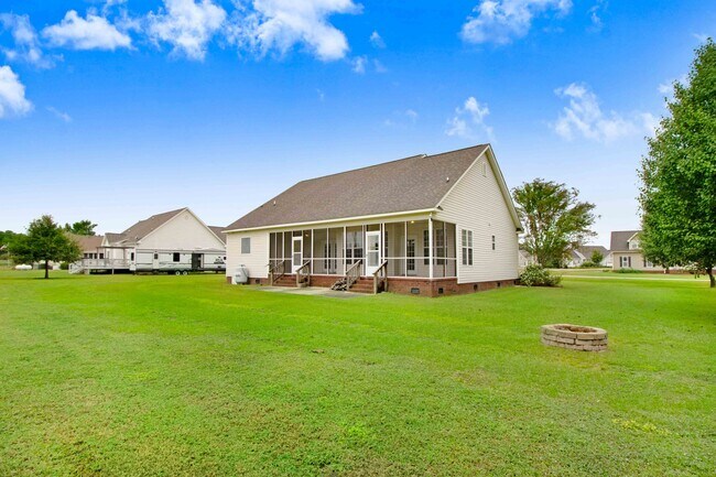 Building Photo - 200 Poplar Knoll Rd