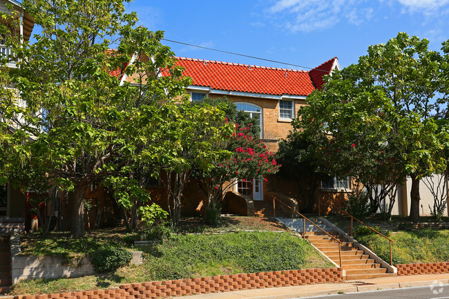 Building Photo - Altamere Apartments
