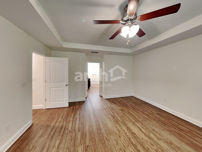 Building Photo - 3136 Creek Village Ln
