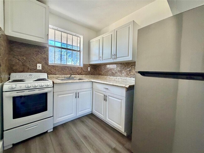 Building Photo - 3100 NW 135th St