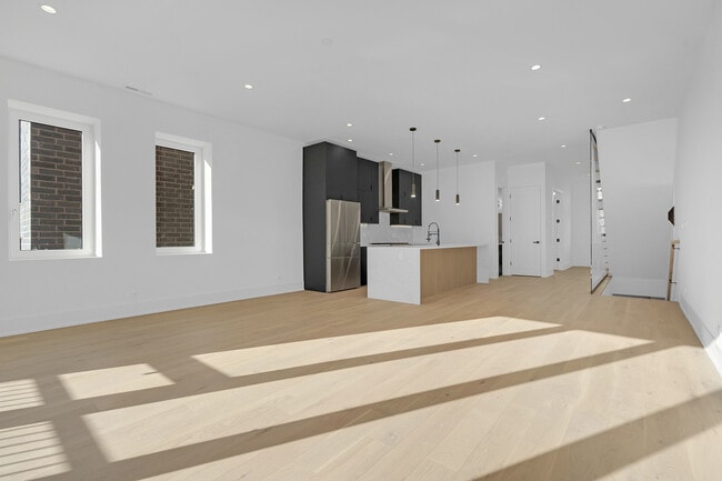 Building Photo - 505 W Elm St