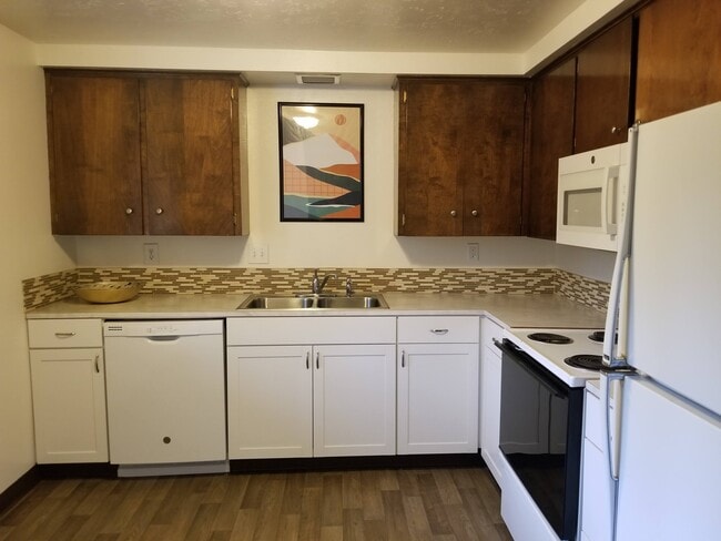 Building Photo - 1232 W Ridenbaugh St