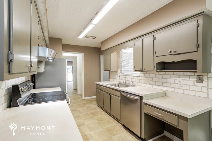 Building Photo - 1413 Dolphin St