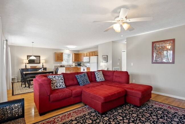Building Photo - 3-Bedroom in Town of Farmville with One-Le...