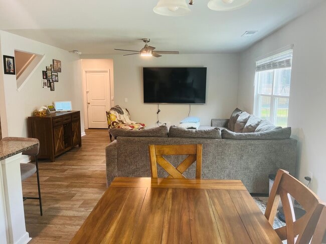 Building Photo - Eagle Creek