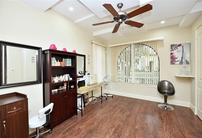 Building Photo - 12806 Willow Centre Dr