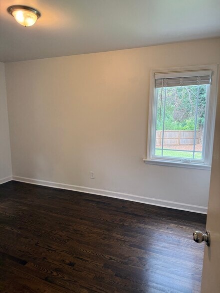Primary bedroom - 2311 Crestview Drive