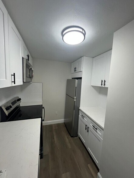 Building Photo - Country Club Apartments