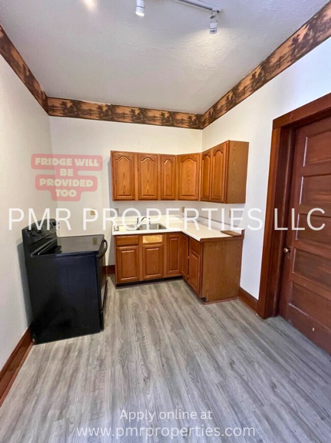 Building Photo - Red Oak Apartments