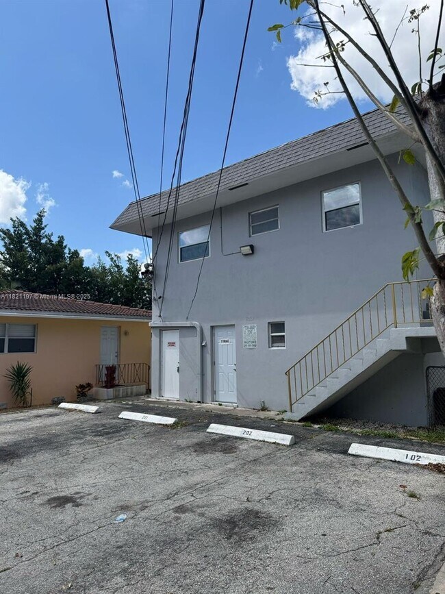 Building Photo - 2022 Pierce St