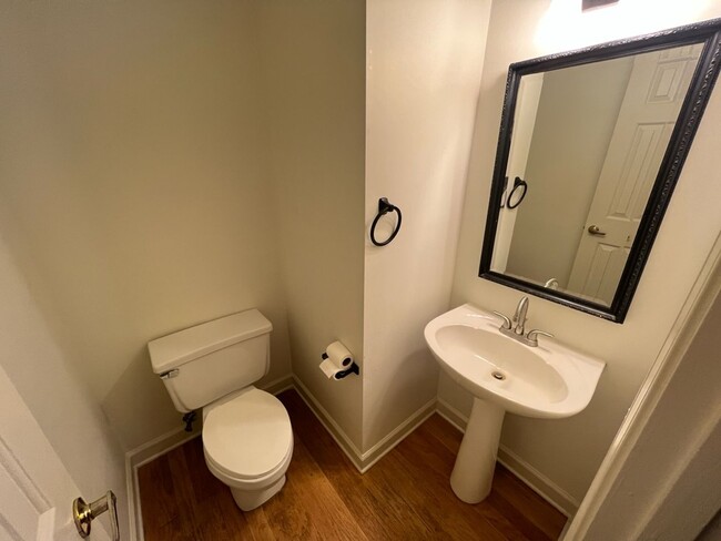 Building Photo - Cozy 3 bedroom home within minutes to Bond Park