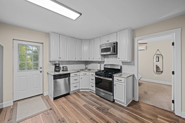 Building Photo - 266 Main St