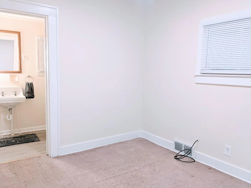 Building Photo - 1320 20th Ave