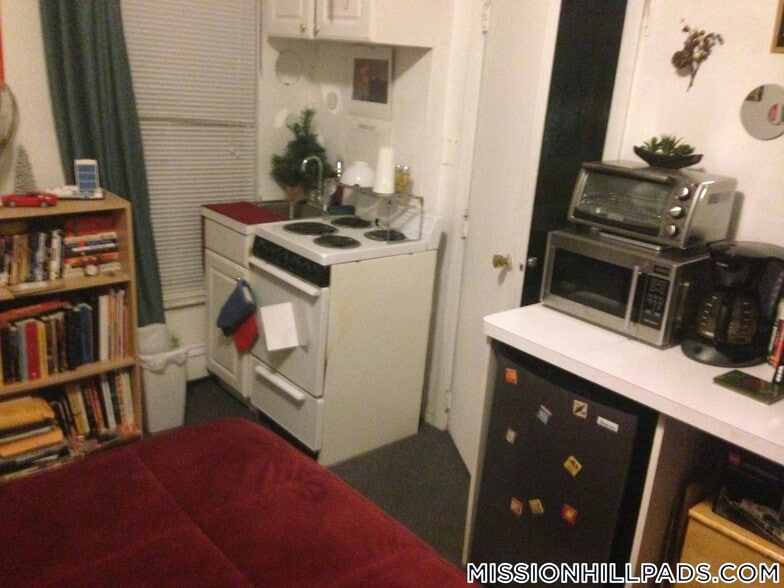 Building Photo - 28 S Huntington Ave