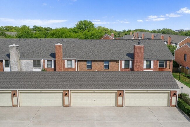 Building Photo - 810 Augusta Dr