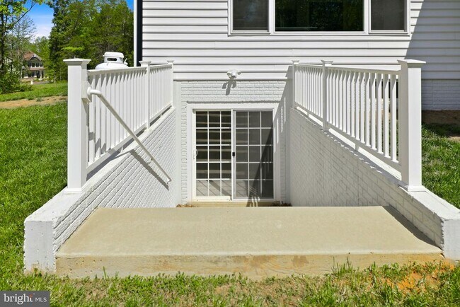 Building Photo - 301 Kingdom Dr