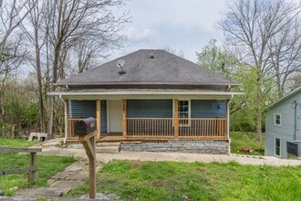 Building Photo - AVAILABLE NOW at a Good Price. 2 Bed 1 Bath FOR LEASE in Lewisburg. $850 Rent.