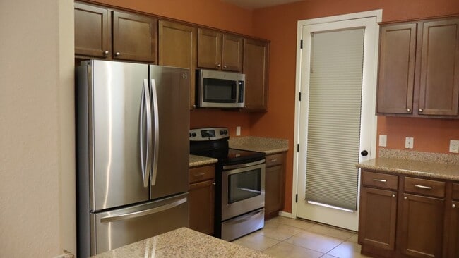 Building Photo - 4 Bedroom