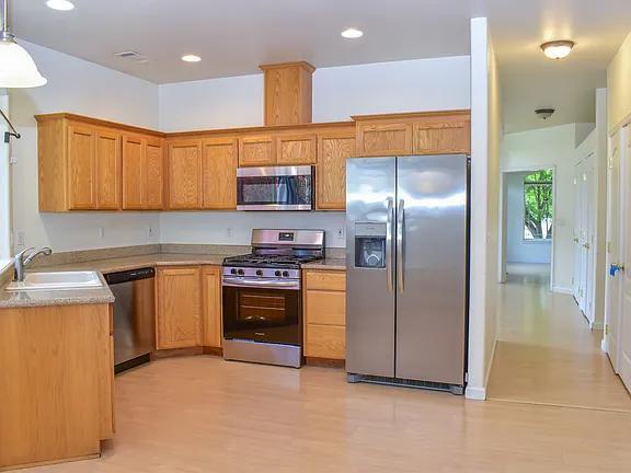 Building Photo - 2914 Farmington Ave