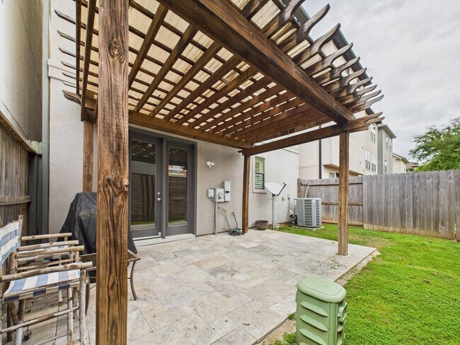 Building Photo - 11025 Sherwood Grv