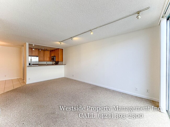 Building Photo - 11645 Montana Ave