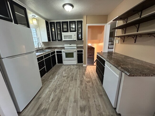 Building Photo - 1435 Marlborough Rd