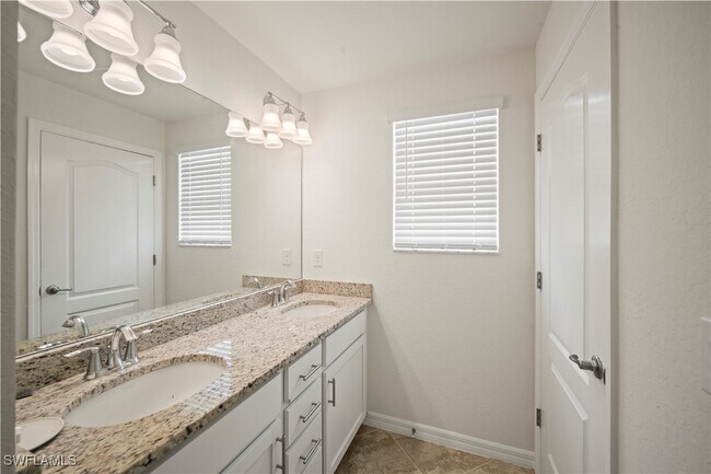 Building Photo - 4234 Bluegrass Dr